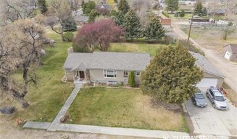 30 N Division St, Cowley, WY 82420