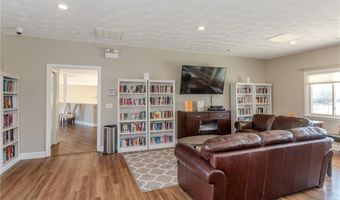 1011 Williamsburg Cir, Warwick, RI 02886