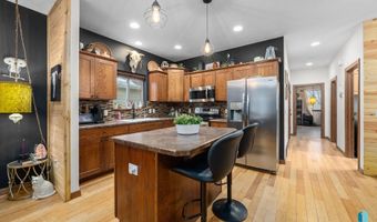 305 S Spring Pl, Brandon, SD 57005