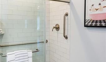 32 Exchange St 103, East Greenwich, RI 02818