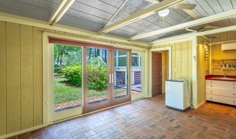 15 8th St, Apalachicola, FL 32320