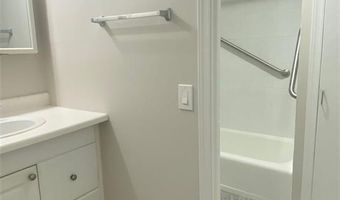 3 Admiralty Dr 8-6, Middletown, RI 02842