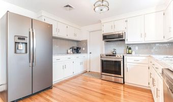 25 Stony Brook Dr, Cranston, RI 02920