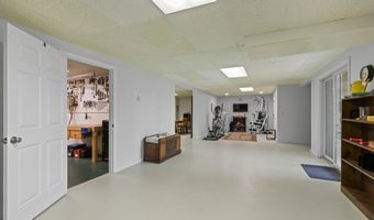 4 Canterbury Ln, Bourne, MA 02532