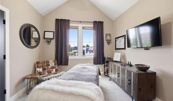 4261 Lakeshore Dr, Basehor, KS 66007