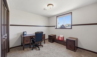 814 Curt Felt Dr, Alexandria, MN 56308