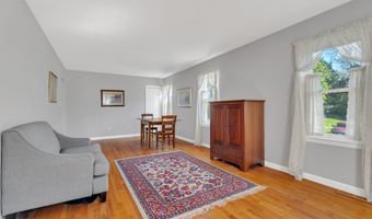 58 Grove St Ext, Branford, CT 06405