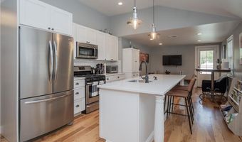 24 Southmayd St, Newport, RI 02840