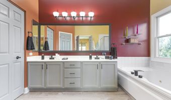 2320 Barrett Dr, Algonquin, IL 60102