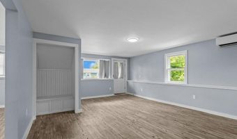 132 Maple Ave, Middletown, RI 02842