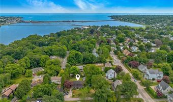 7 Boulevard E, Middletown, RI 02842