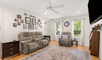 34 Amesbury Ave, Amesbury, MA 01913