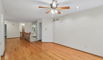 2109 N Charter Point Dr, Arlington Heights, IL 60004