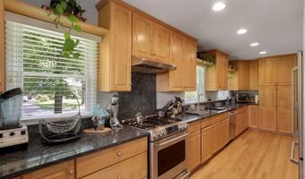 9504 WADSWORTH Dr, Bethesda, MD 20817