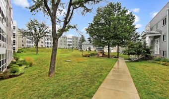 4079 S FOUR MILE RUN Dr 402, Arlington, VA 22204