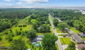27 Chantilly Ter, Bay St. Louis, MS 39520