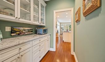 305 Richmond Glen Dr, Cheshire, CT 06410