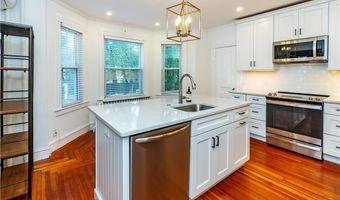 5 Gardiner St, Newport, RI 02840
