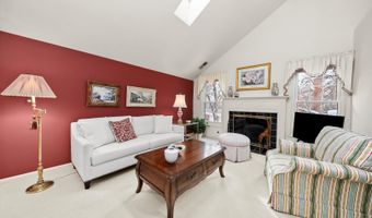 1943 N Charter Point Dr D, Arlington Heights, IL 60004