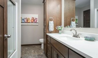 305 E Lake Geneva Rd NE, Alexandria, MN 56308