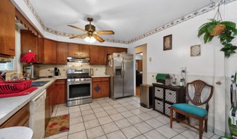 4 Marietta Dr, Albany, NY 12205
