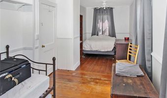 5 Davis Ct, Newport, RI 02840