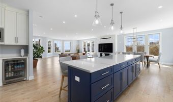 1046 Ocean Rd, Narragansett, RI 02882