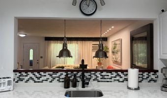 8 Scuppo Rd APT 13, Danbury, CT 06811