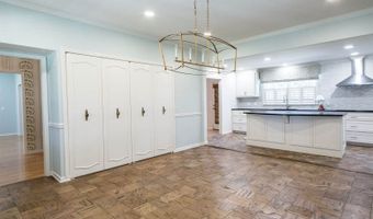 220 Lakeshore Dr, Alma, GA 31510