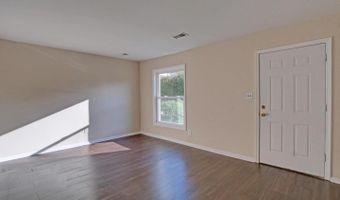 90 VILLAGE Dr, Dover, DE 19904