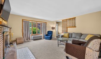911 David St, Antioch, IL 60002
