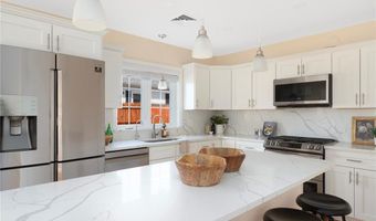 18 Cross St, East Providence, RI 02914