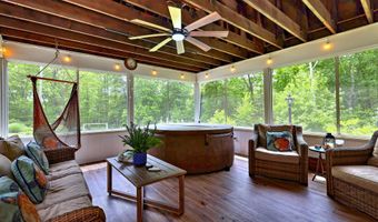 8 Whippoorwill Ln, Bethany, CT 06524