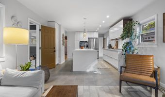 3177 Sunnywood Dr, Ann Arbor, MI 48103