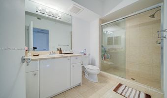19900 E Country Club Dr 308, Aventura, FL 33180