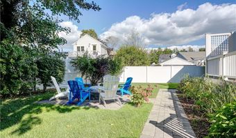18 Sylvan Ter, Newport, RI 02840