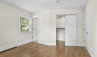 198 Macon Dr, Bridgeport, CT 06606