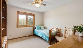 805 27th St SW, Austin, MN 55912
