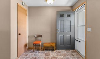 5730 W SANDRA Dr, Appleton, WI 54913
