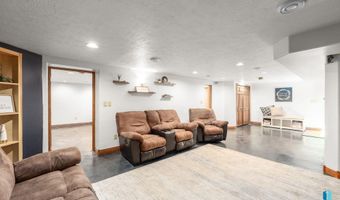 201 S 5th Ave, Brandon, SD 57005