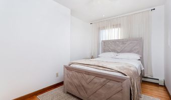 8 Phoebee Ln, Brookfield, CT 06804