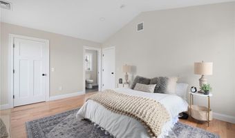 39 Winsor St, East Providence, RI 02914