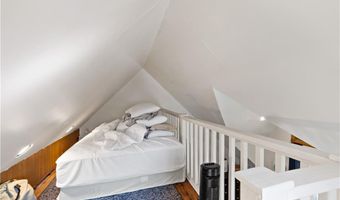 33 Wapping Dr, Bristol, RI 02809