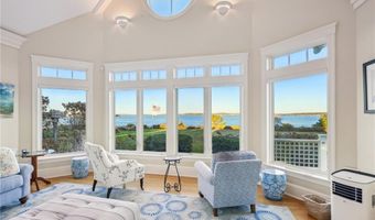 127 Cliff Dr, Narragansett, RI 02882
