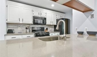 18 Caddy Rock Rd C, North Kingstown, RI 02852