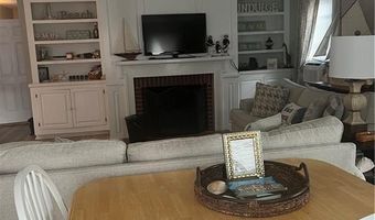 31 Franklin St 2, Newport, RI 02840