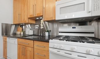 1415 S EDGEWOOD St 458, Arlington, VA 22204