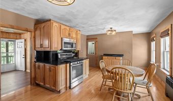 43 Pearl St, Lincoln, RI 02838