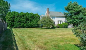 167 Meadow Ln, Middletown, RI 02842