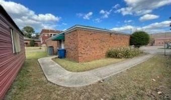 105 N Hickory St, Aberdeen, MS 39730